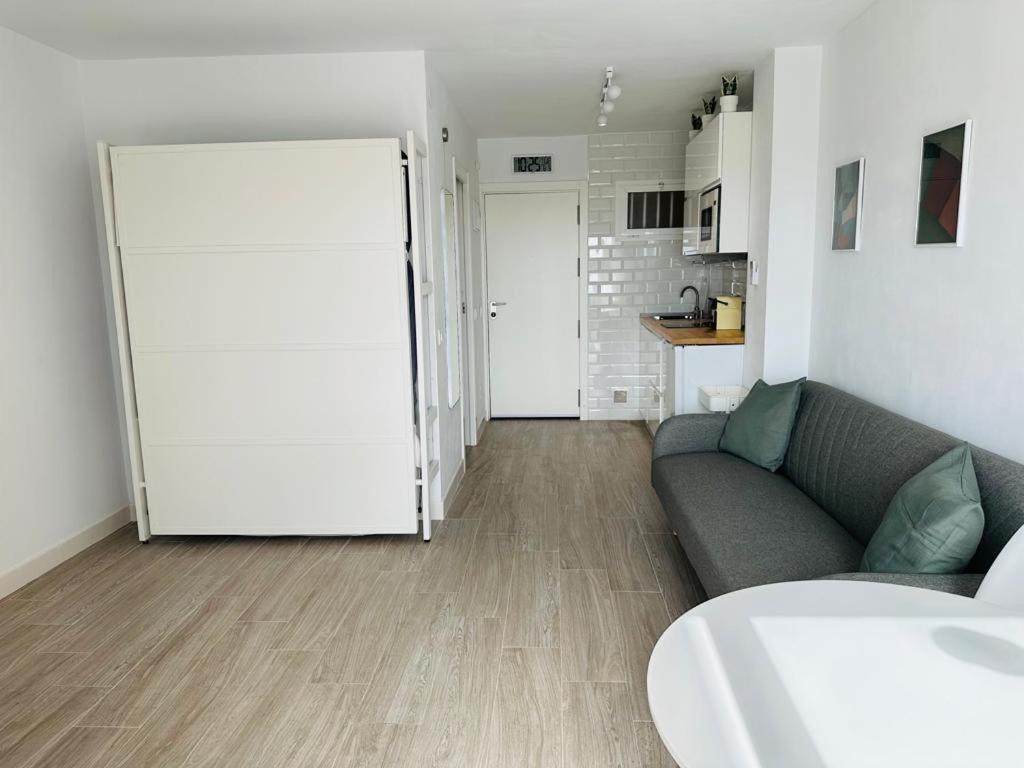 Modern White Apartamento